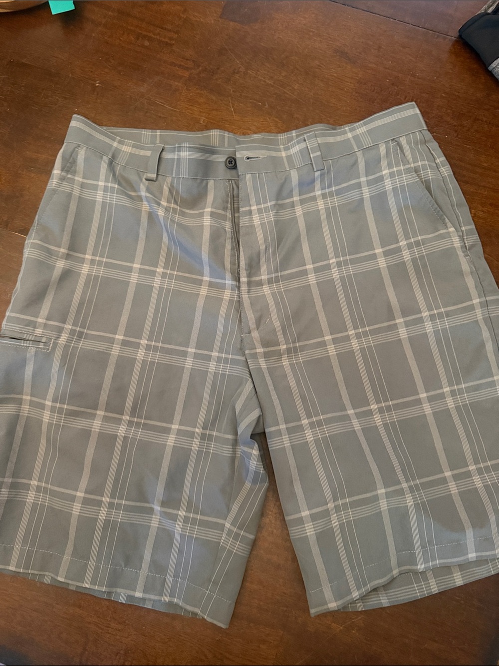 Grand Slam Gray Plaid Flat-Front Shorts